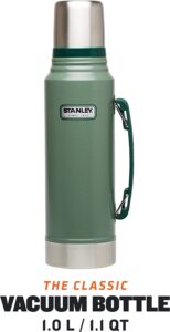 Stanley Classic Legendary Thermoskanne 1L - Hält 24 Stunden heiß/Kalt - Spülmaschinenfest - Auslaufsicherer Deckel dient als Becher - Isolierflasche BPA Frei - Edelstahl Thermosflasche