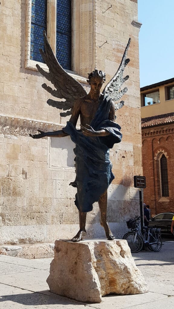 Verona Engel vor dem Dom